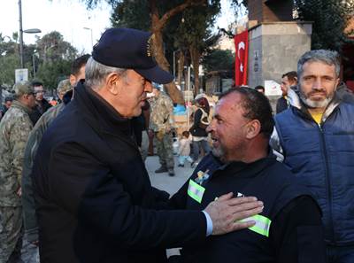 Millî Savunma Bakanı Hulusi Akar  ve Sağlık Bakanı Fahrettin Koca Antakya ve Altınözü’ndeki Çalışmaları İnceledi, Vatandaşlarla Bir Araya Geldi